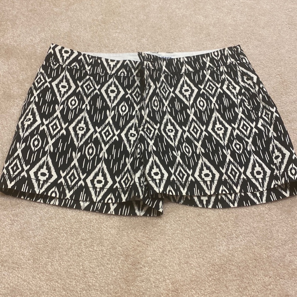 Old Navy womens black/white shorts, size 8